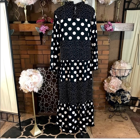 SHEIN Dresses & Skirts - SHEIN CURVE BLACK & WHITE POLKA-DOT MAXI DRESS 3X